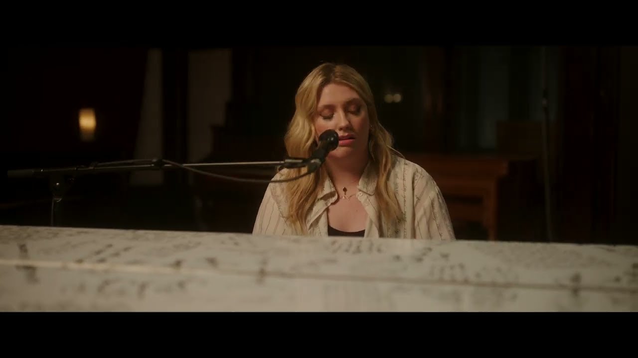 Ella Henderson - Brave (Acoustic) background