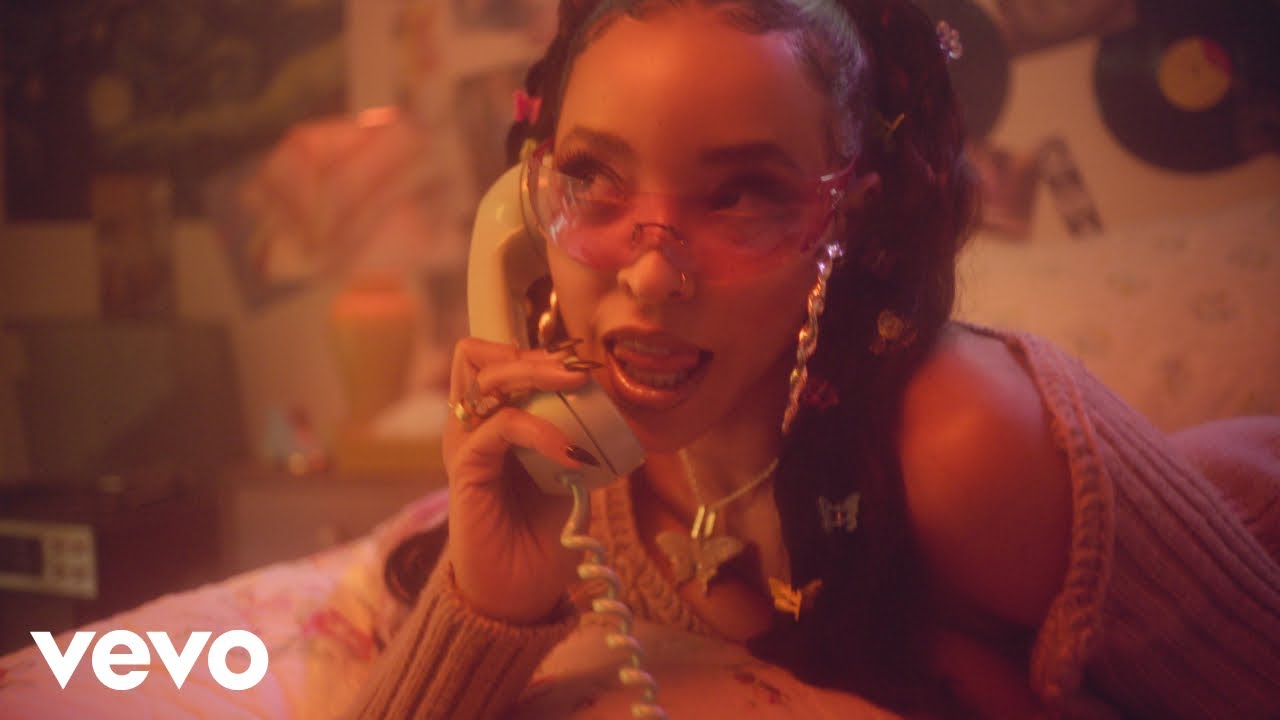 Shift K3Y, Tinashe - Love Line (Official Video) background