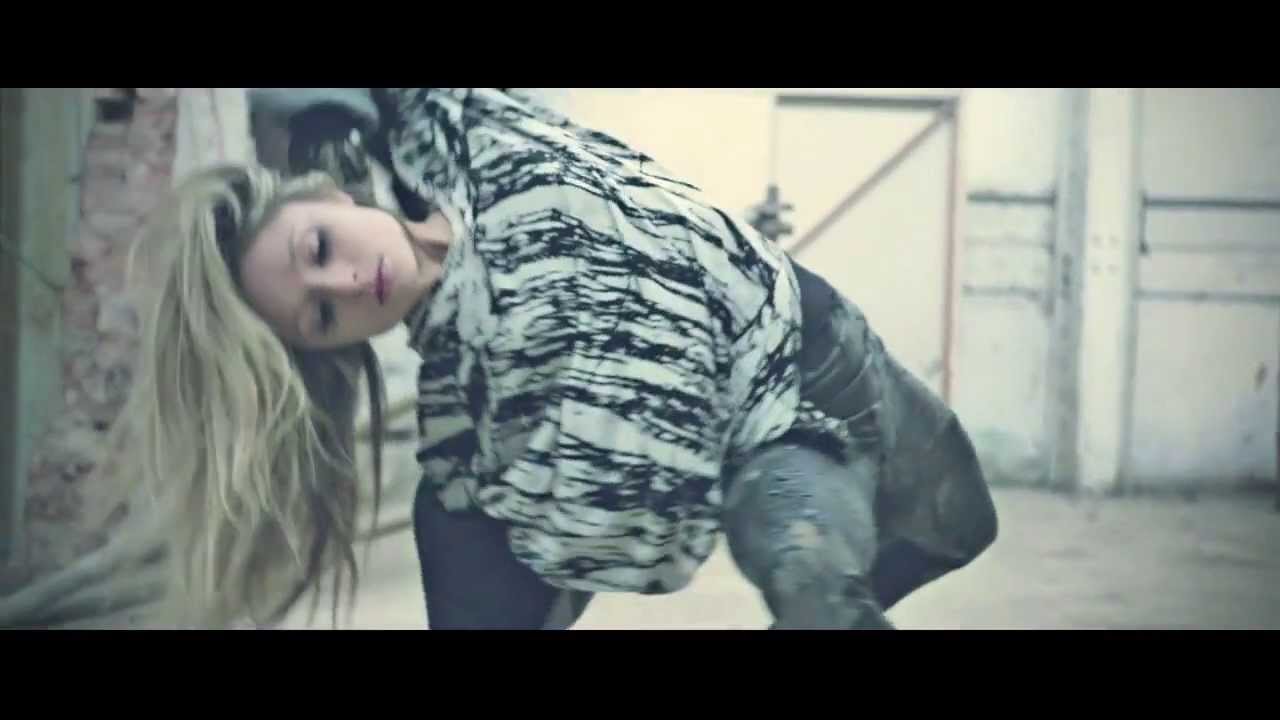 Miley Cyrus & Mumford & Sons - Little Wrecking Ball background