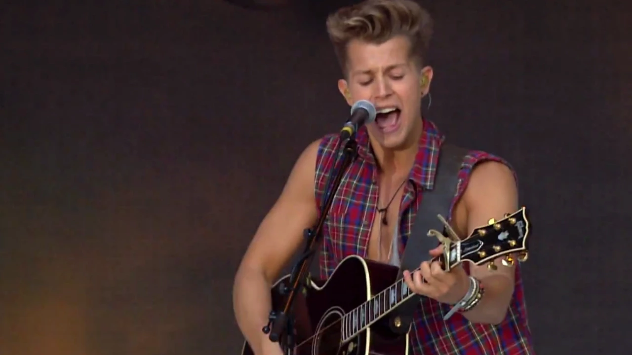 The Vamps - Somebody To You (Summertime Ball 2014) background