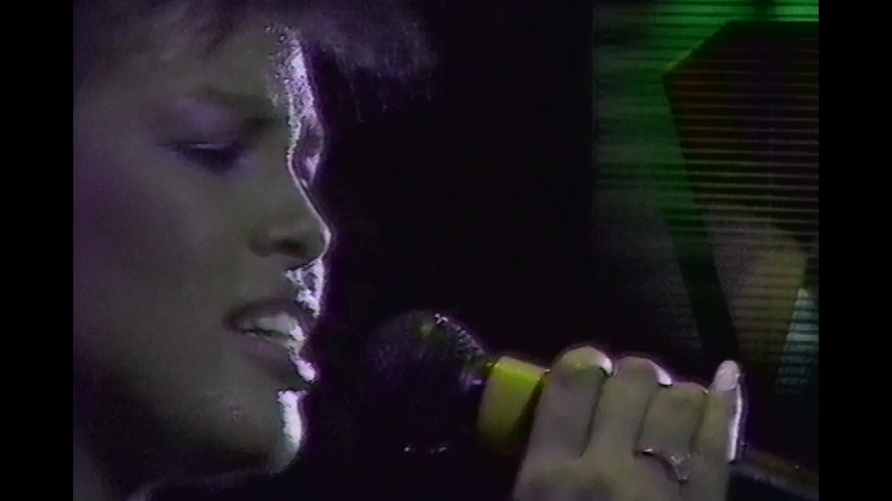 Simple Minds - Alive And Kicking (Alive In Rotterdam, 1985, Stereo) background
