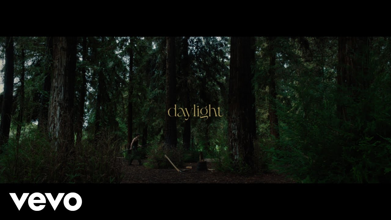 David Kushner - Daylight (Lyric Video) background
