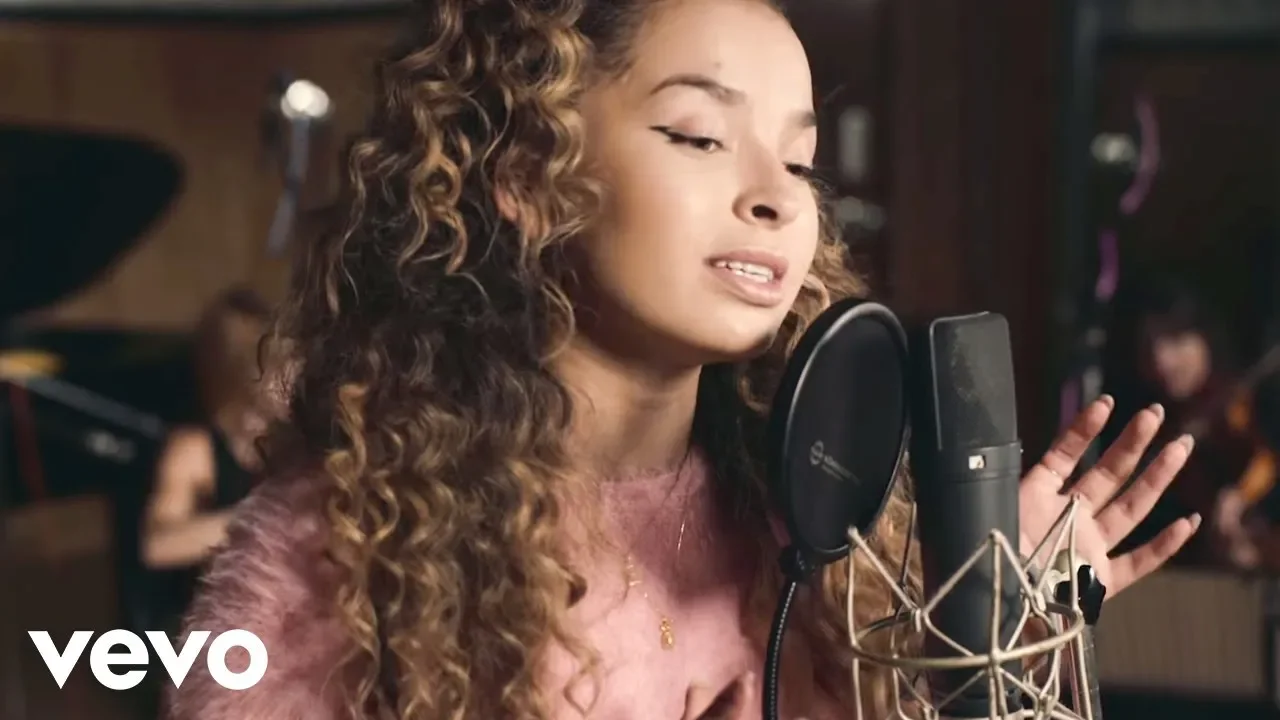 Sigala, Ella Eyre - Came Here for Love (Acoustic) background