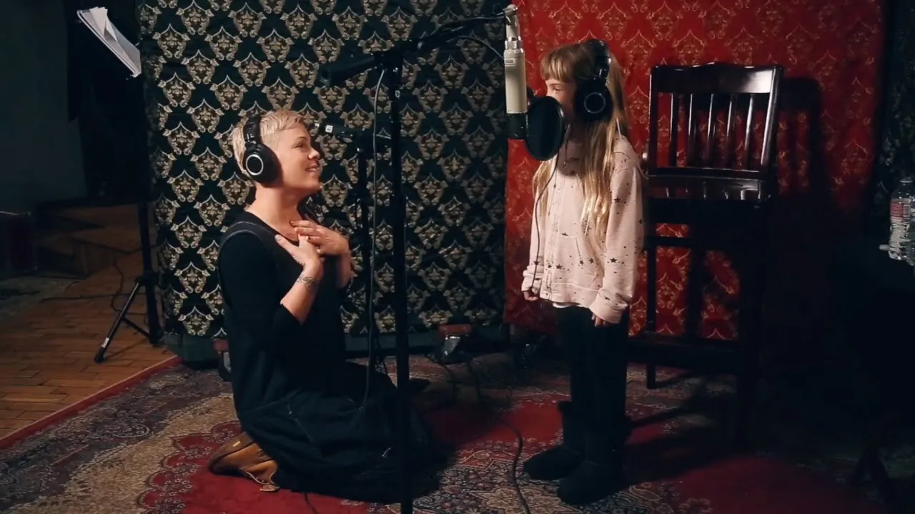 P!nk & Willow Sage Hart (P!nk’s Daughter) - A Million Dreams/A Million Dreams (Reprise) background