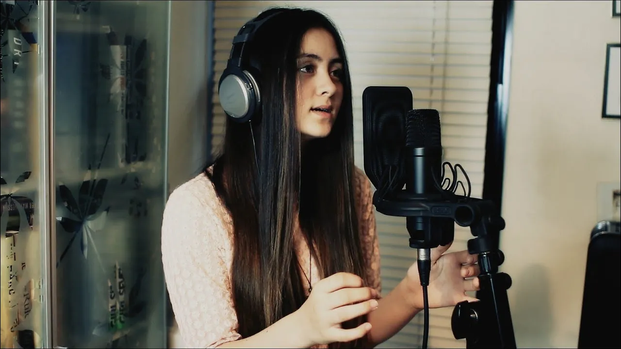 Magic - Coldplay (Cover by Jasmine Thompson) background