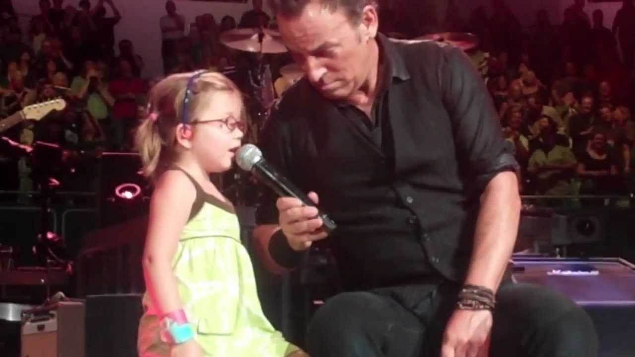 Bruce Springsteen - 4yr old sings Waitin on a Sunny Day - Los Angeles 4/27/12 background