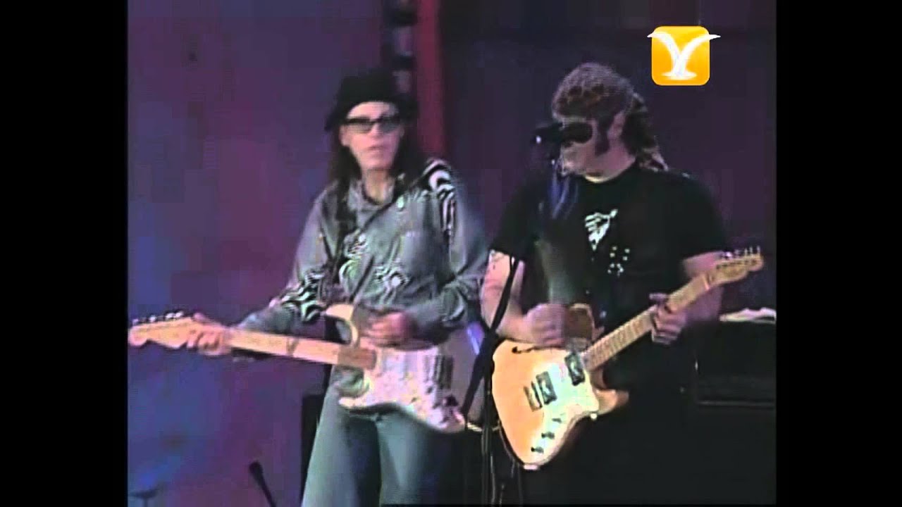 Creedence Clearwater Revisited - Rolling on The River - Festival de Viña del Mar 1999 background