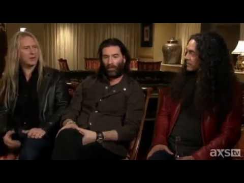 Alice In Chains on How They Dealt With Layne Staley's Death background