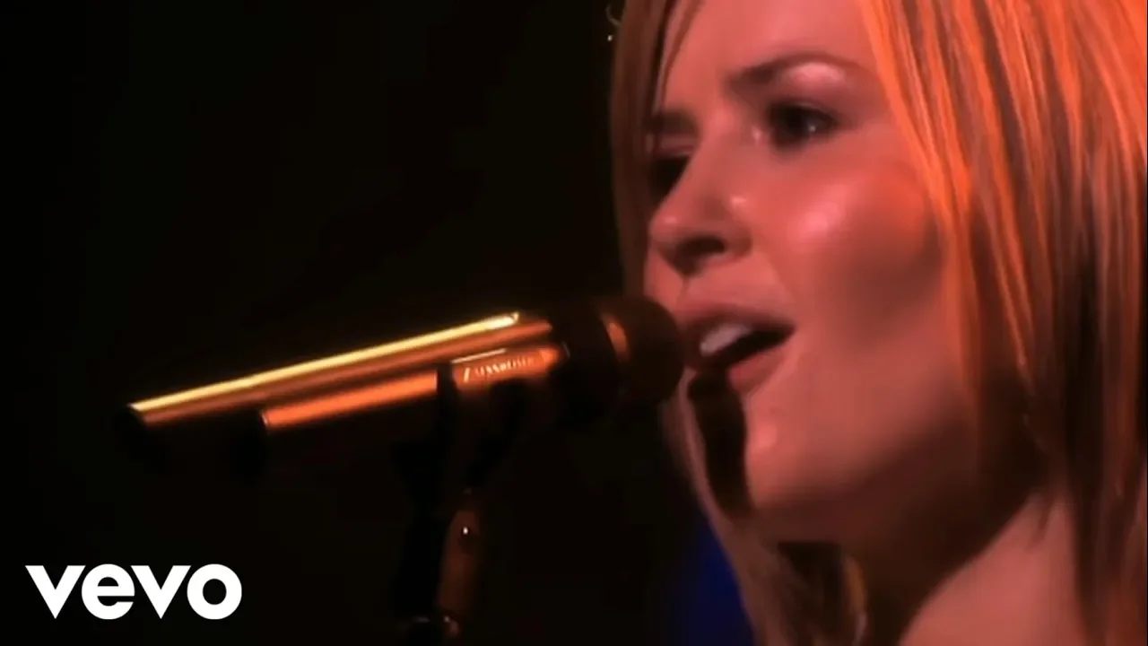Dido - White Flag (Live at Brixton Academy) background