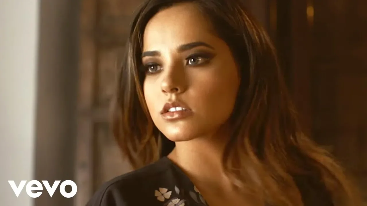 Becky G - Todo Cambio (Official Video) background