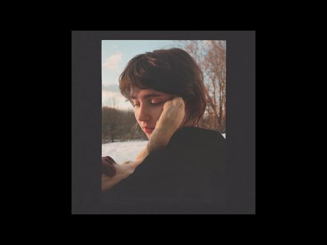 Clairo - Blouse backdrop