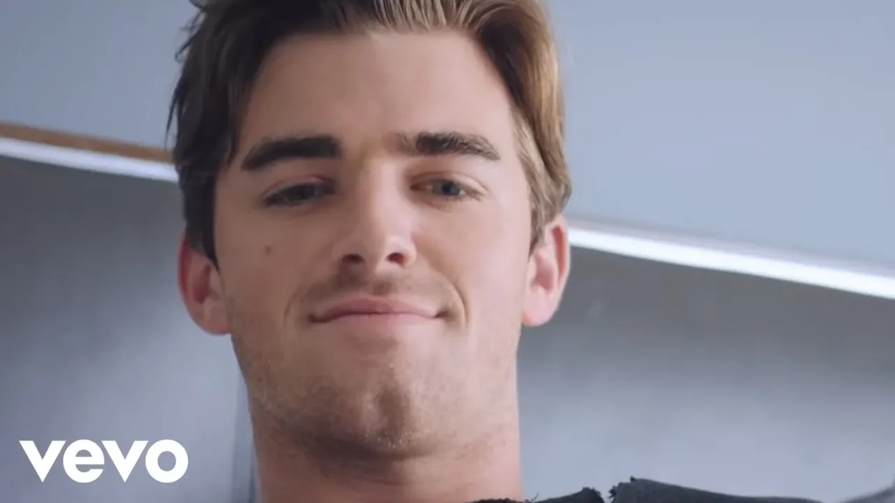 The Chainsmokers - Waterbed (Official Video) background
