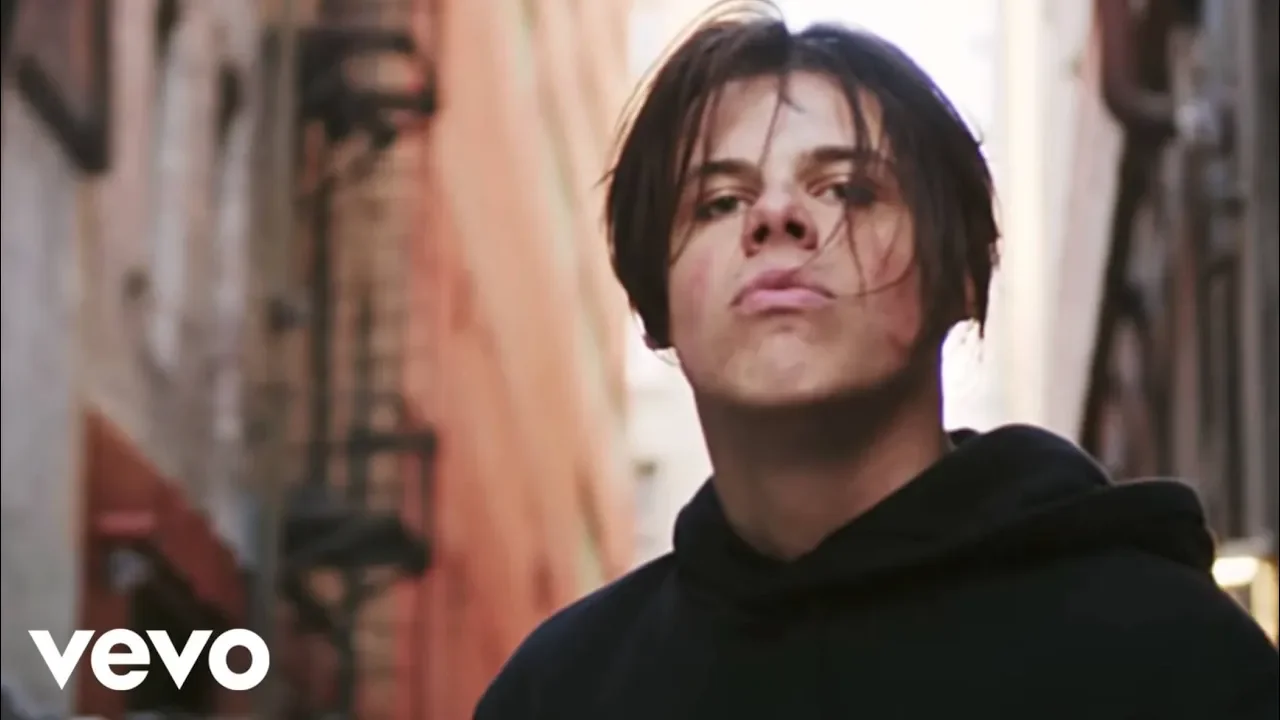 YUNGBLUD - Tin Pan Boy (Official Video) background