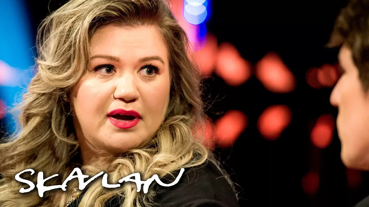 Kelly Clarkson explains why she doesn't stay in touch with her father | SVT/NRK/Skavlan background