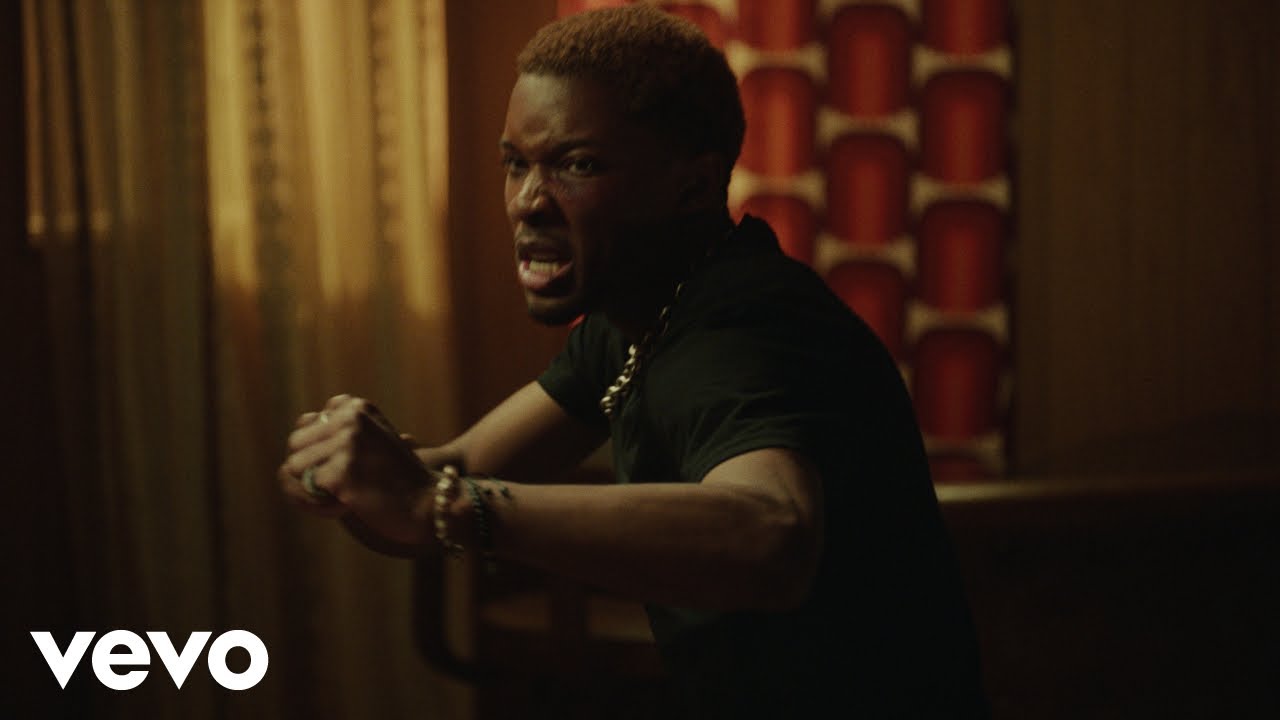 d4vd - Feel It (Official Music Video) background