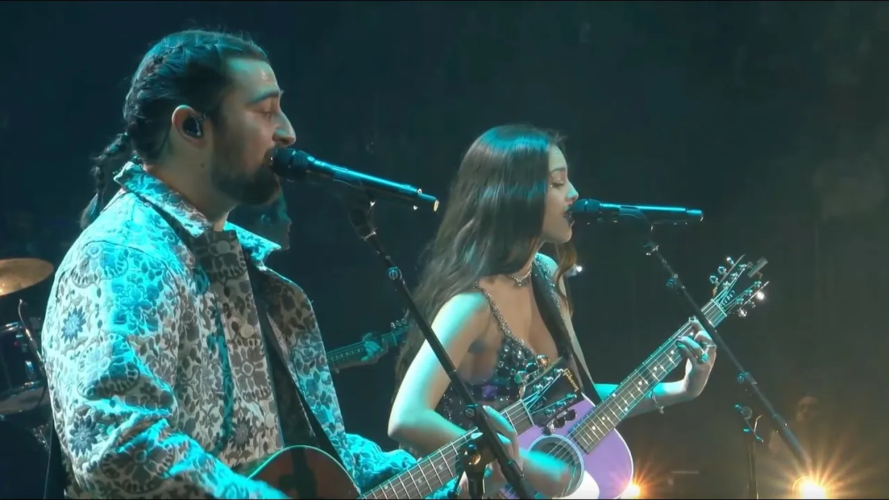Olivia Rodrigo, Noah Kahan - "Stick Season" (Live from GUTS world tour at Madison Square Garden) background