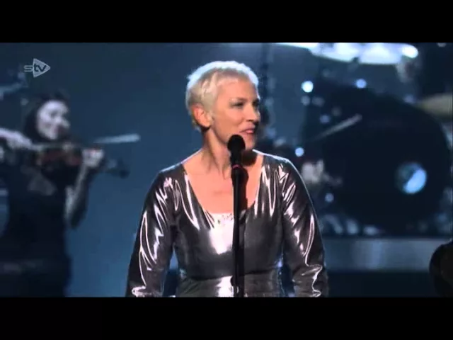 Annie Lennox sings Fool On The Hill (Night That Changed America) background