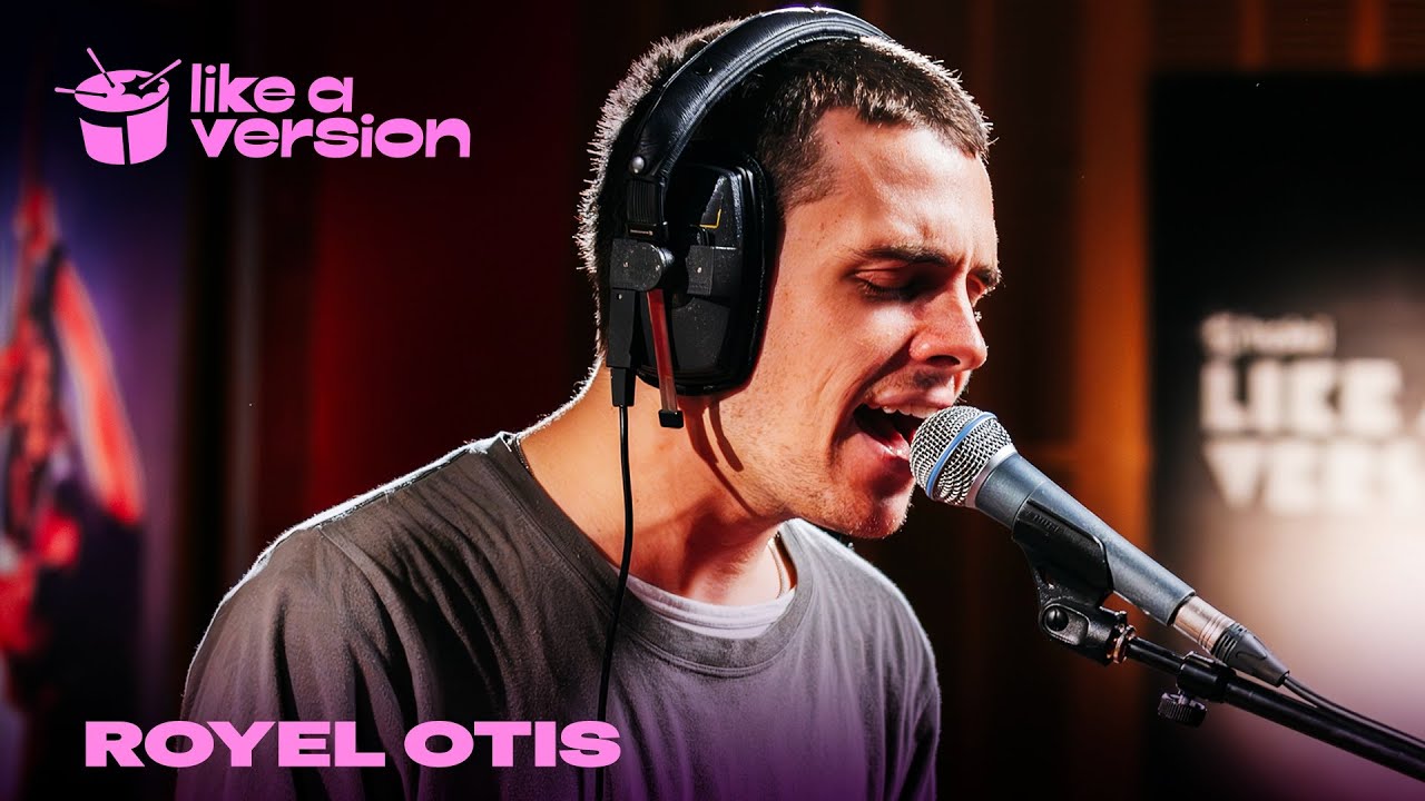 Royel Otis cover Sophie Ellis-Bextor's 'Murder on the Dancefloor' for Like A Version background