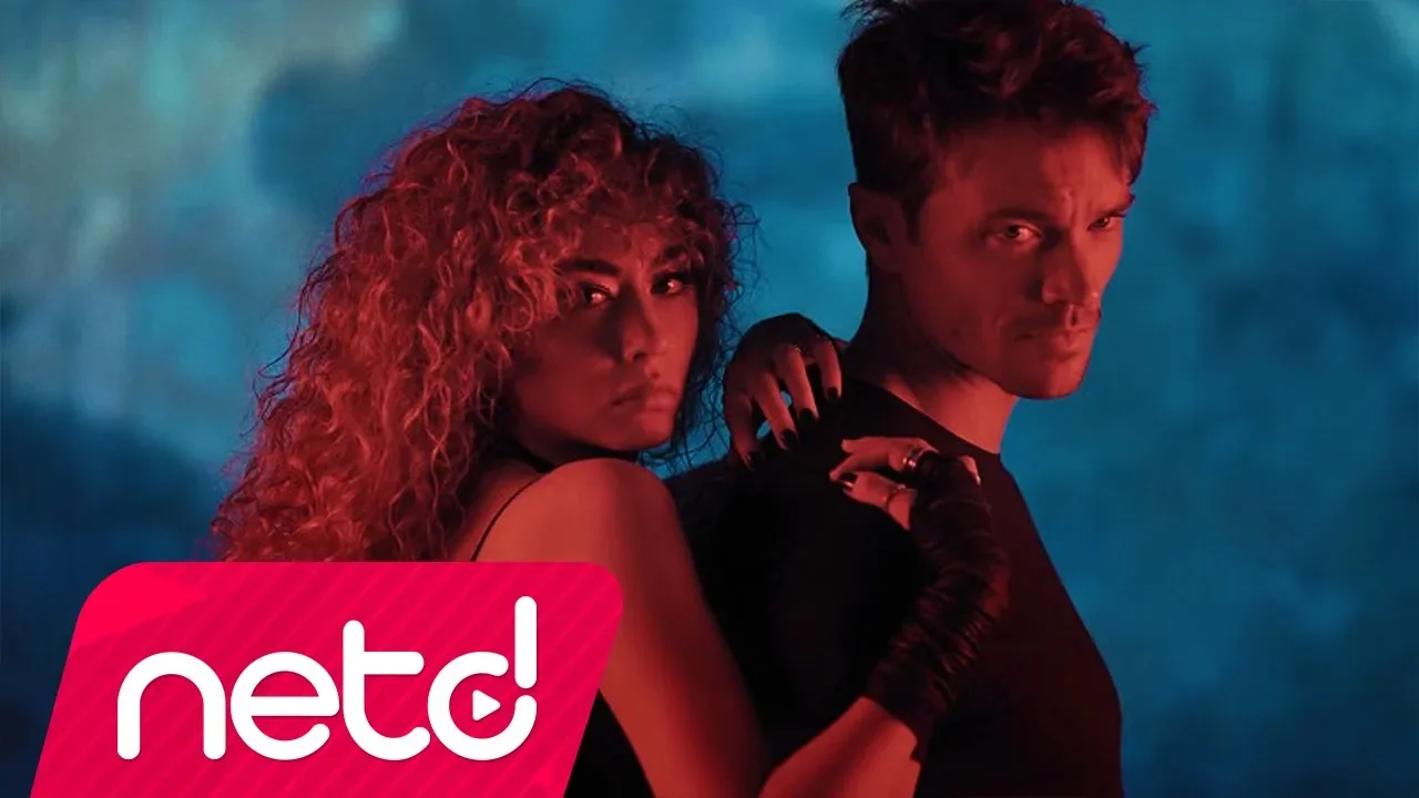 Sena Şener - Teni Tenime background