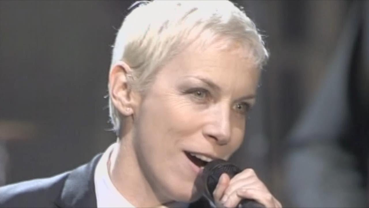 Eurythmics - Sweet Dreams (Are Made of This). LIVE 2005 background