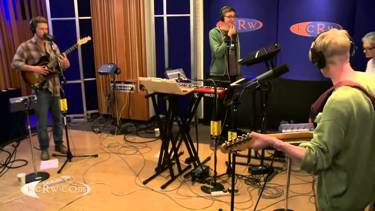 Alt-J performing "Breezeblocks" on KCRW backdrop