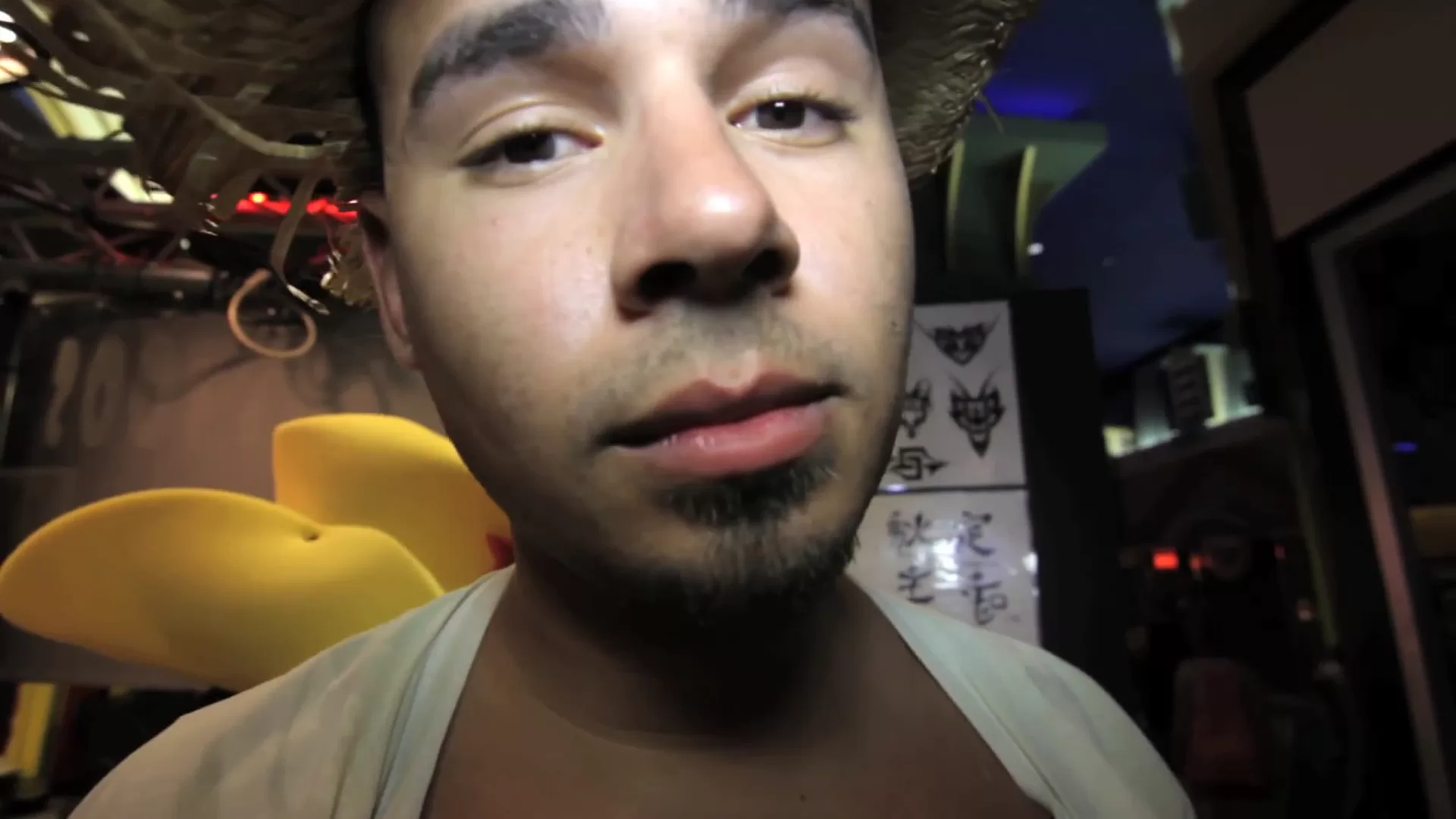 Afrojack and Steve Aoki featuring Miss Palmer - No Beef (Official Video) background