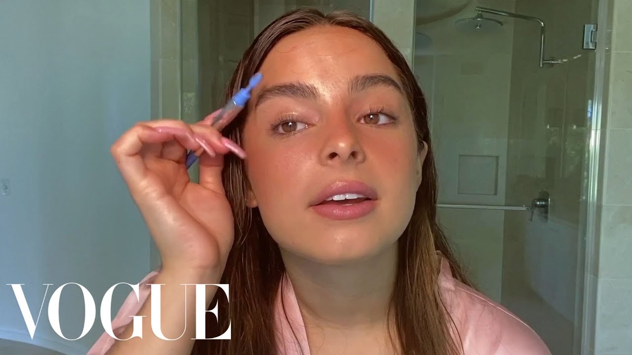 Addison Rae's Guide to Faux Freckles and a Go-To Glowy Makeup Look | Beauty Secrets | Vogue — like He's All That but older