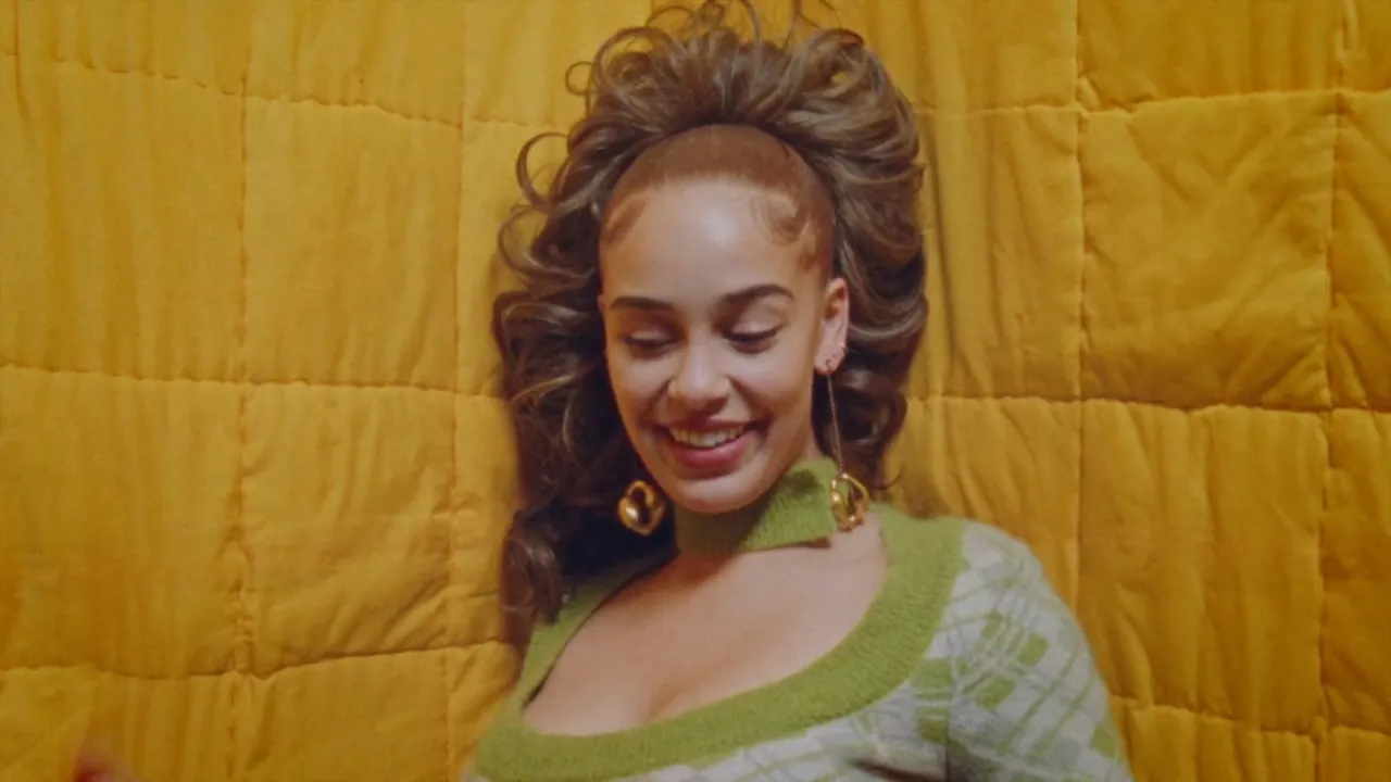 Jorja Smith - Imperfect Circle (Visual) background