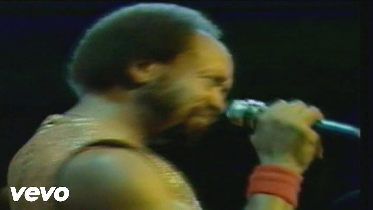 Earth, Wind & Fire - Sing a Song (Live) background