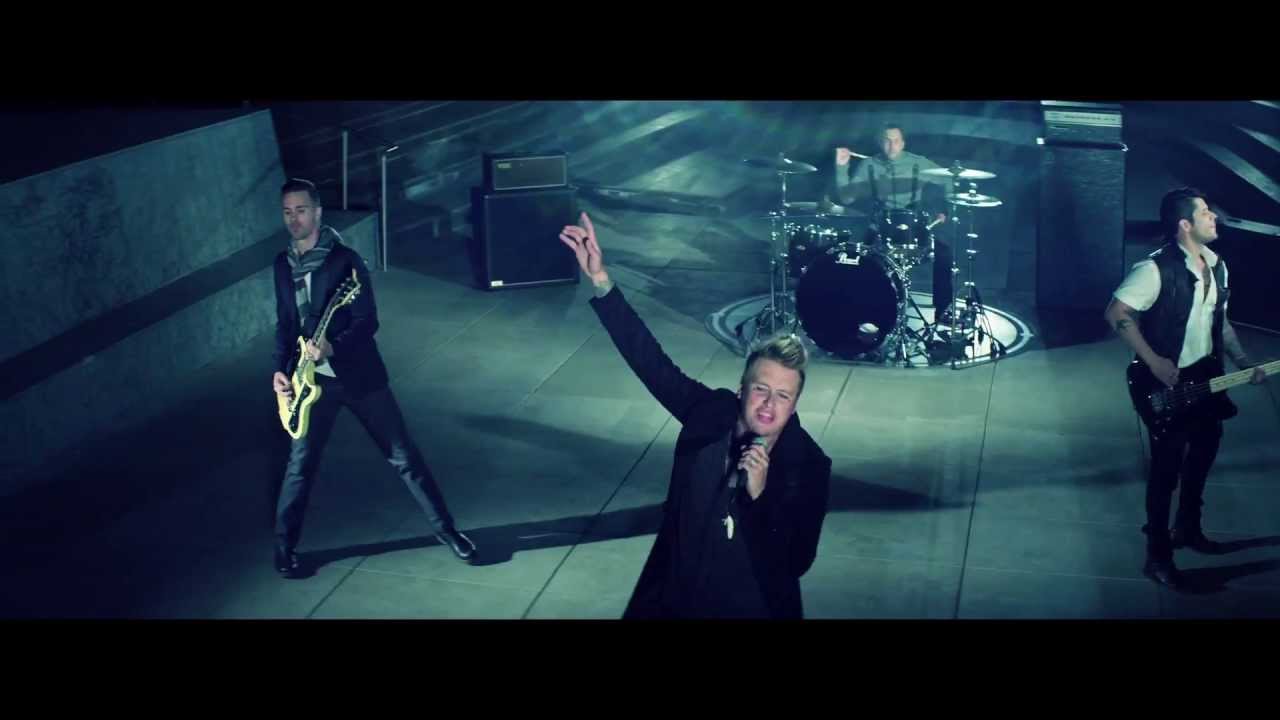 Papa Roach - LEADER OF THE BROKEN HEARTS music video backdrop