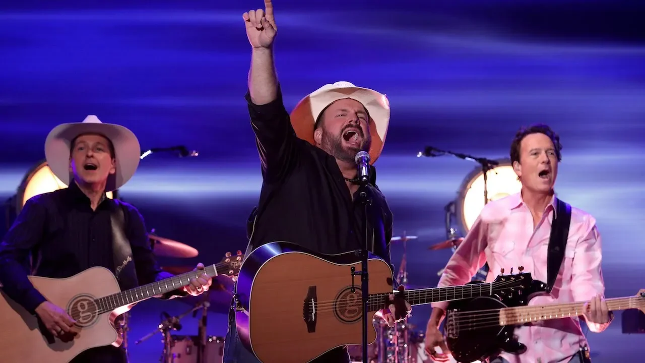 Garth Brooks Performs His Classic ‘Callin’ Baton Rouge’ background