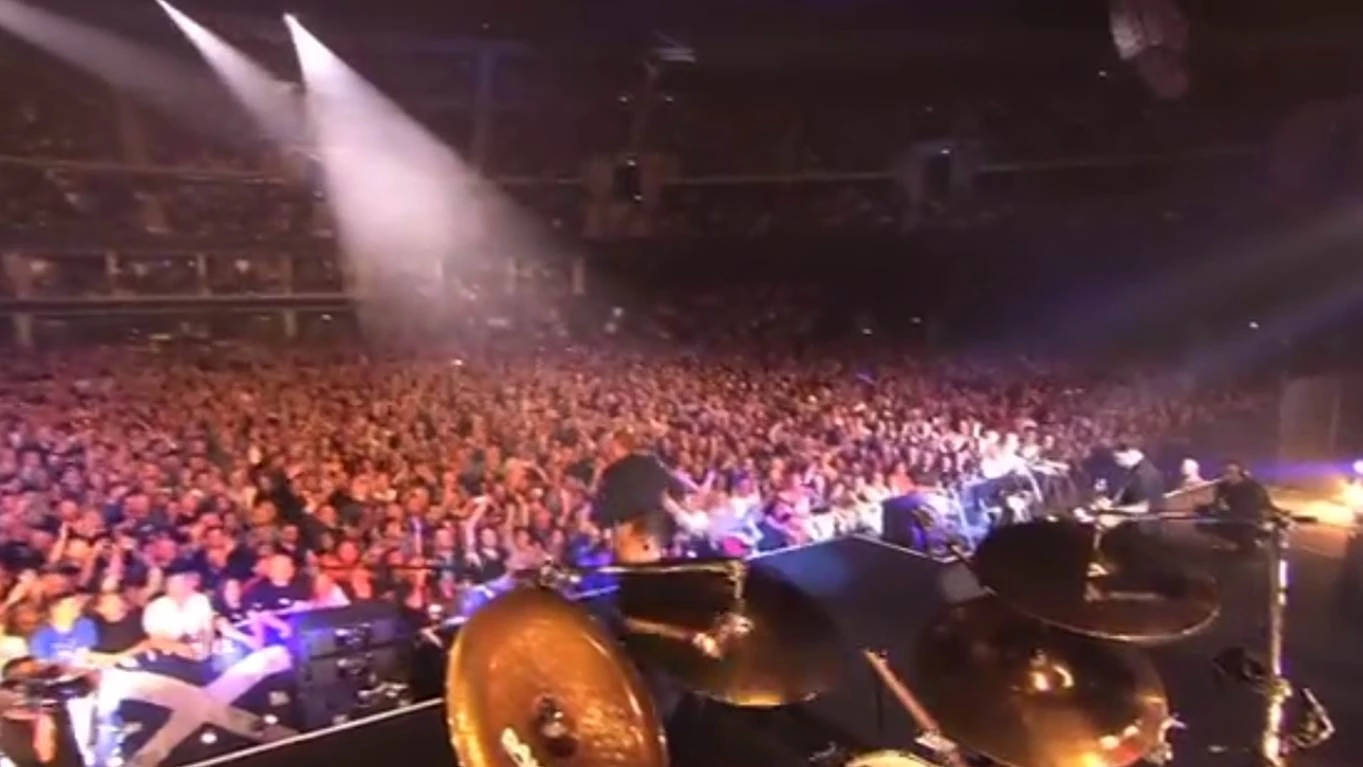 Simple Minds - Don't You Forget About Me background