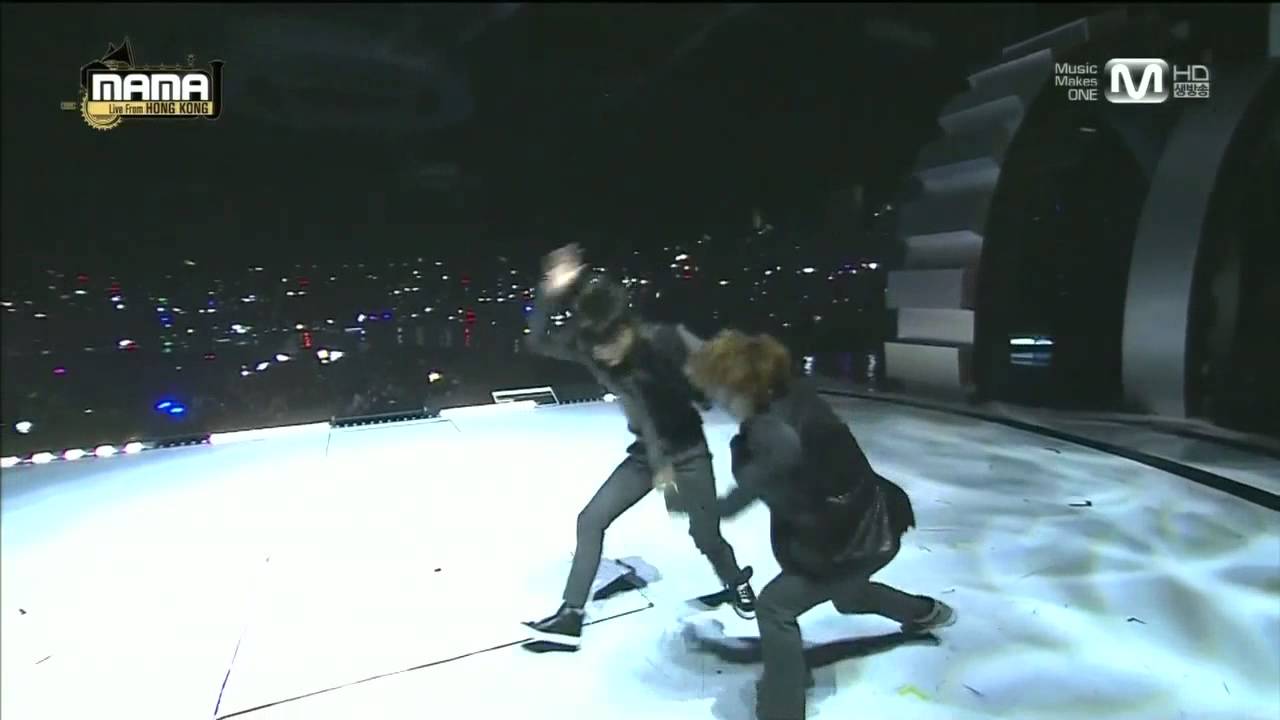 엑소(EXO) - 으르렁(Growl) + 늑대와 미녀(Beauty and the Beast) at 2013 MAMA (2013) | Watch on Movi47