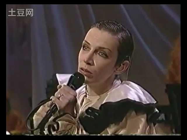 Annie Lennox - A Whiter Shade of Pale (live) backdrop
