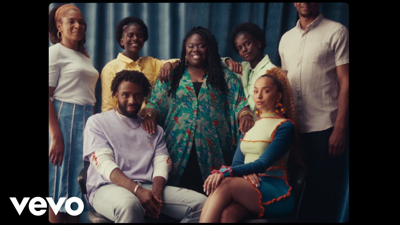 Ella Eyre, Banx & Ranx - Mama ft. Kiana Ledé background