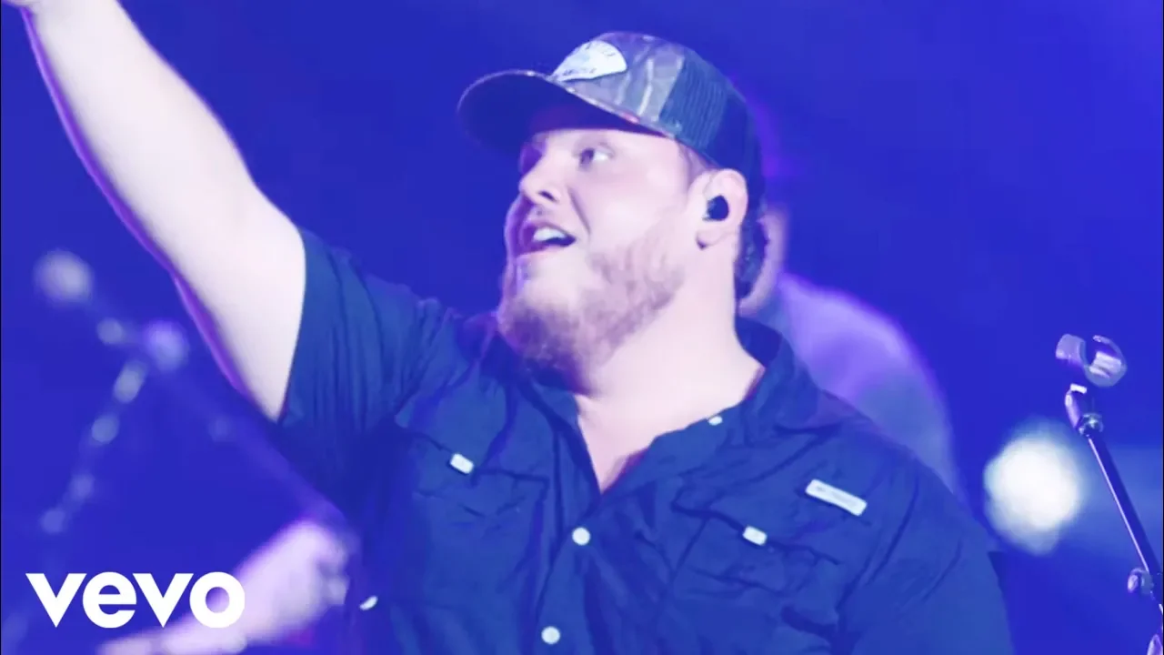 Luke Combs - Moon Over Mexico
