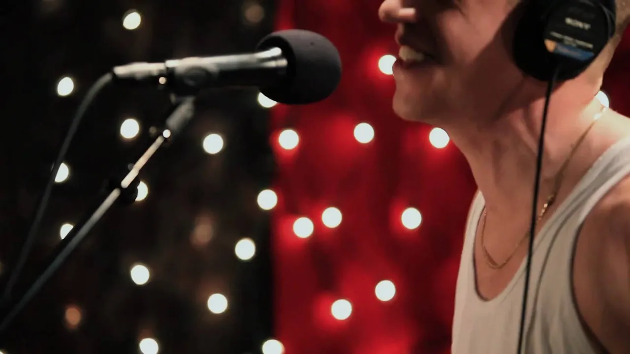 Macklemore and Ryan Lewis - Otherside (remix feat. Fences) (Live on KEXP) background