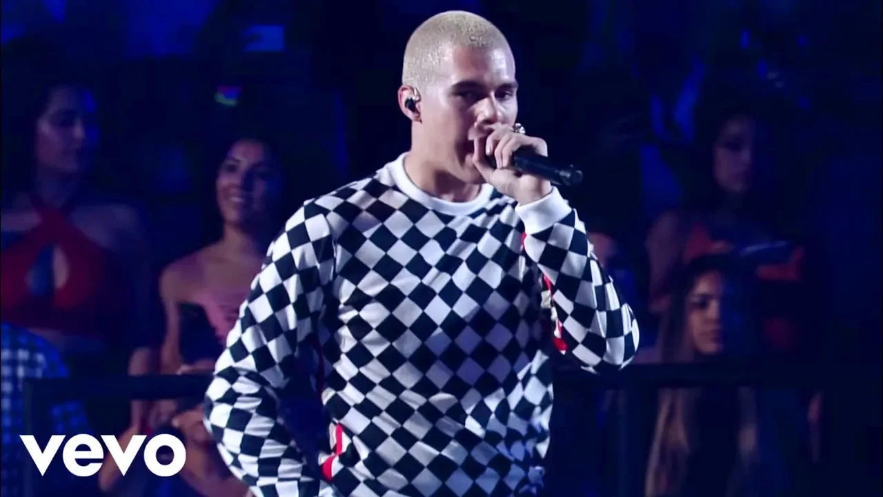 CNCO - Se Vuelve Loca / Sólo Yo (Premios Juventud 2018) background