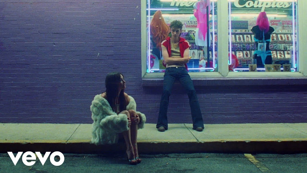 Troye Sivan, Kacey Musgraves - Easy ft. Mark Ronson background