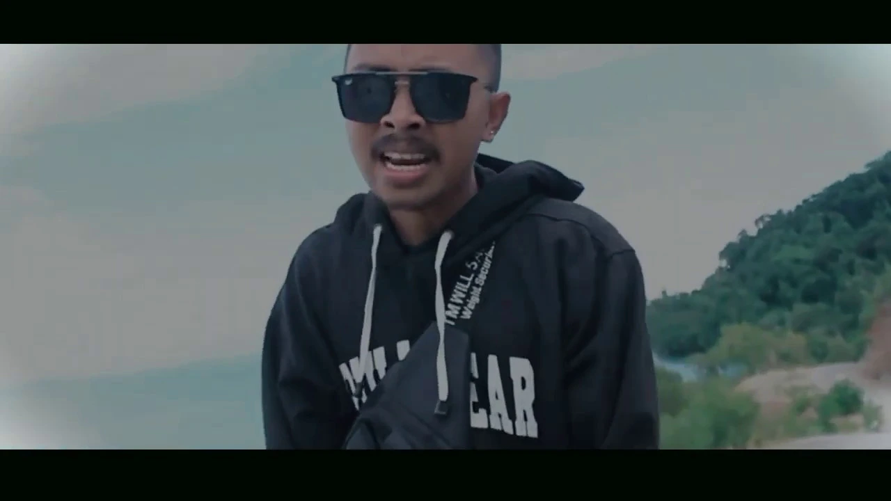 Ko Malu Tapi Ko Mau 🔊Dj Qhelfin🔉(Official Video Music 🎥) background