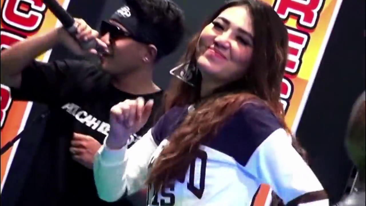 Via Vallen Feat. Pendhoza - Aku Cah Kerjo | Dangdut (Official Music Video)