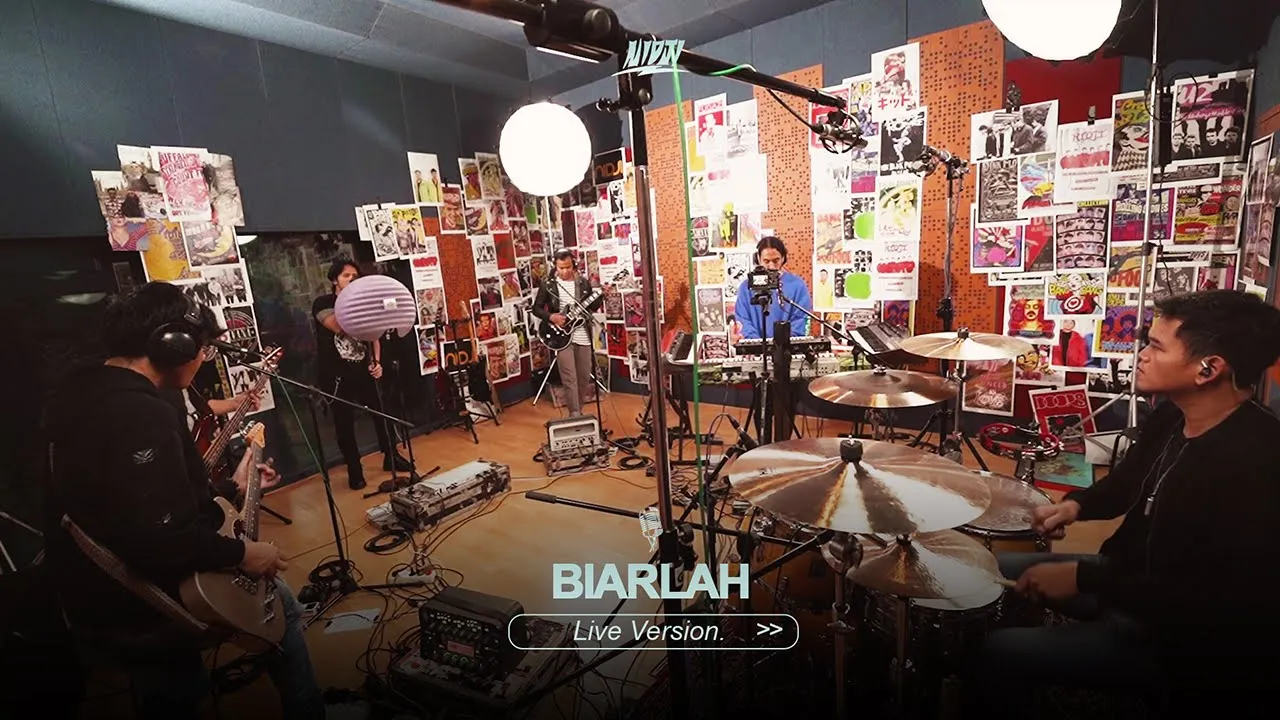 NIDJI - Biarlah (Live Version) | Official Music Video background