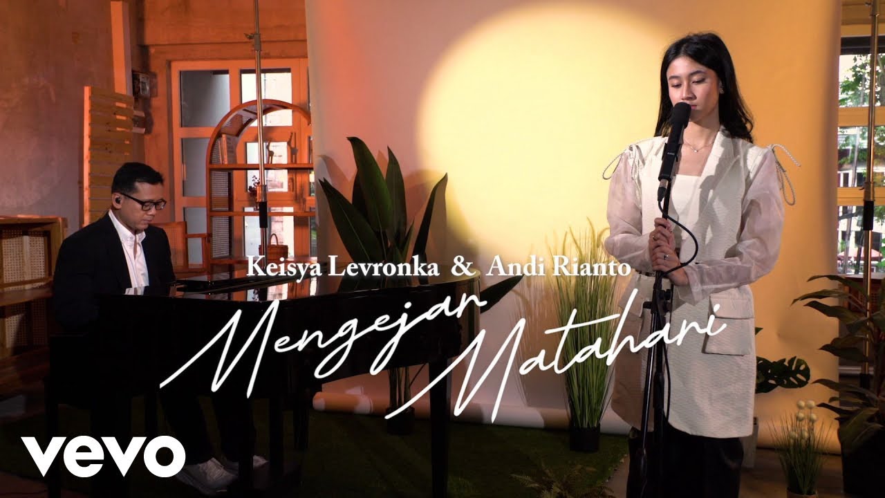 Keisya Levronka, Andi Rianto - Mengejar Matahari (Live Session) background
