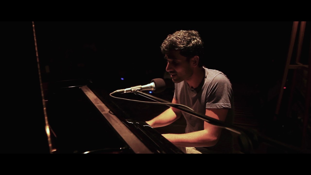 Prateek Kuhad - Tum Jab Paas (Live at Oddbird Theatre) background