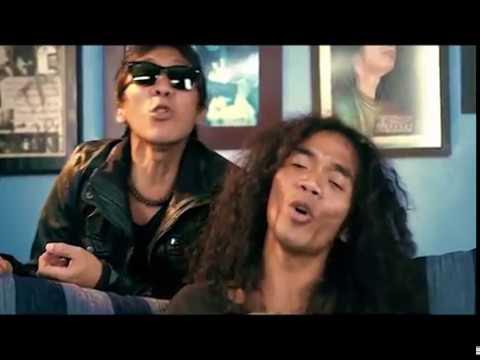 Slank - Ku Di Negri Orang (Official Music Video) background