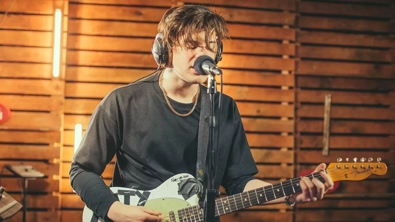 YUNGBLUD - I Love You, Will You Marry Me (live) background