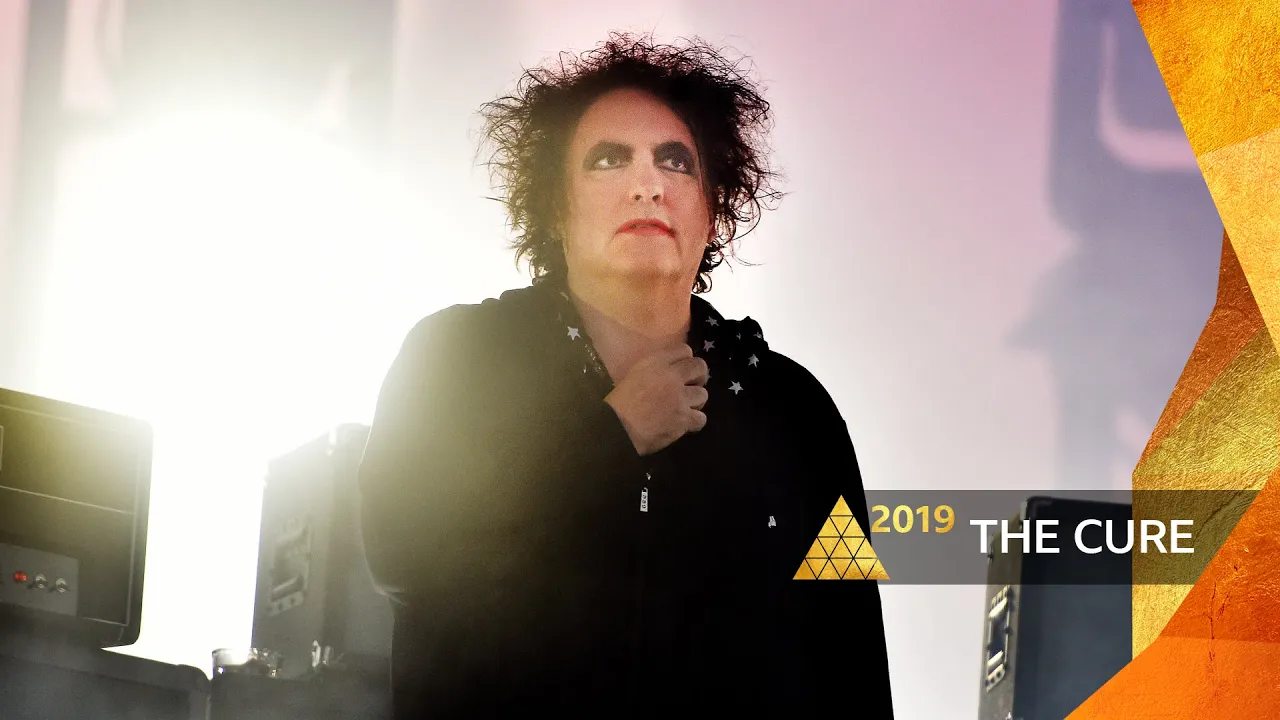 The Cure - Friday I'm In Love (Glastonbury 2019) background