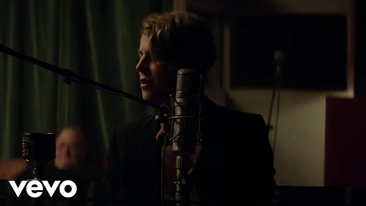 Tom Odell - Somehow (Official Video) background