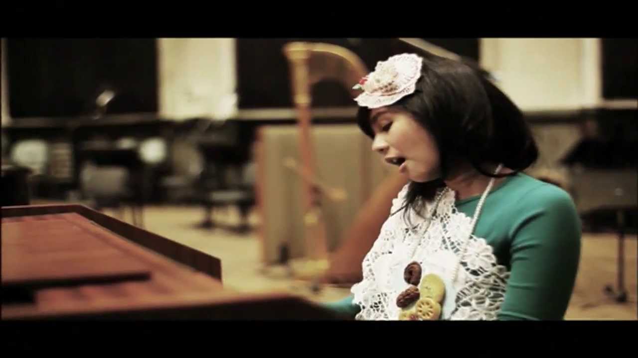 GITA GUTAWA - Harmony Cinta (Official Music Video) background