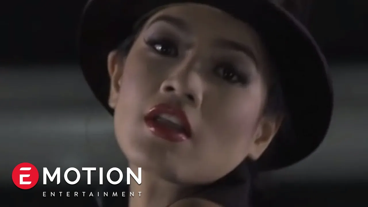 Titi Kamal - Kau Bilang (Official Music Video) background